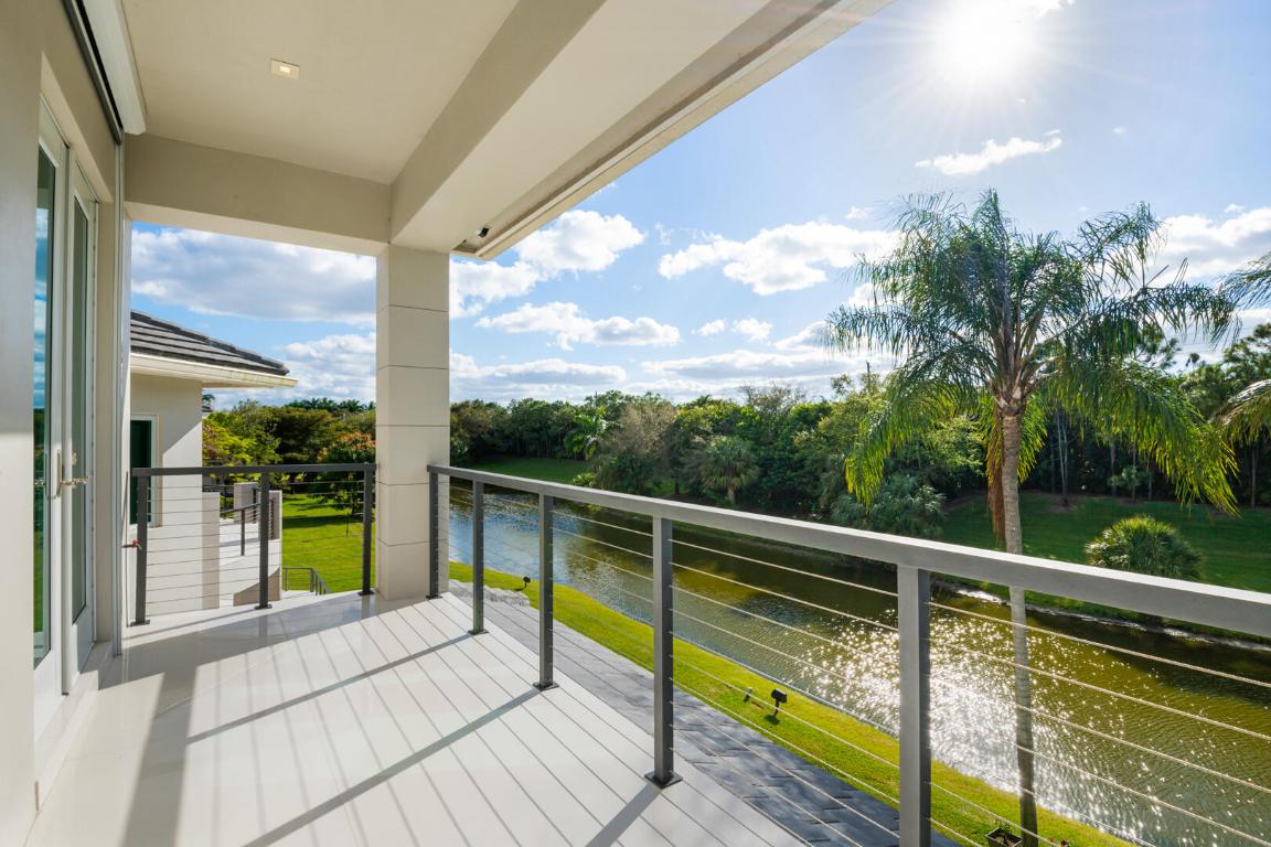 17106 Avenue Le Rivage