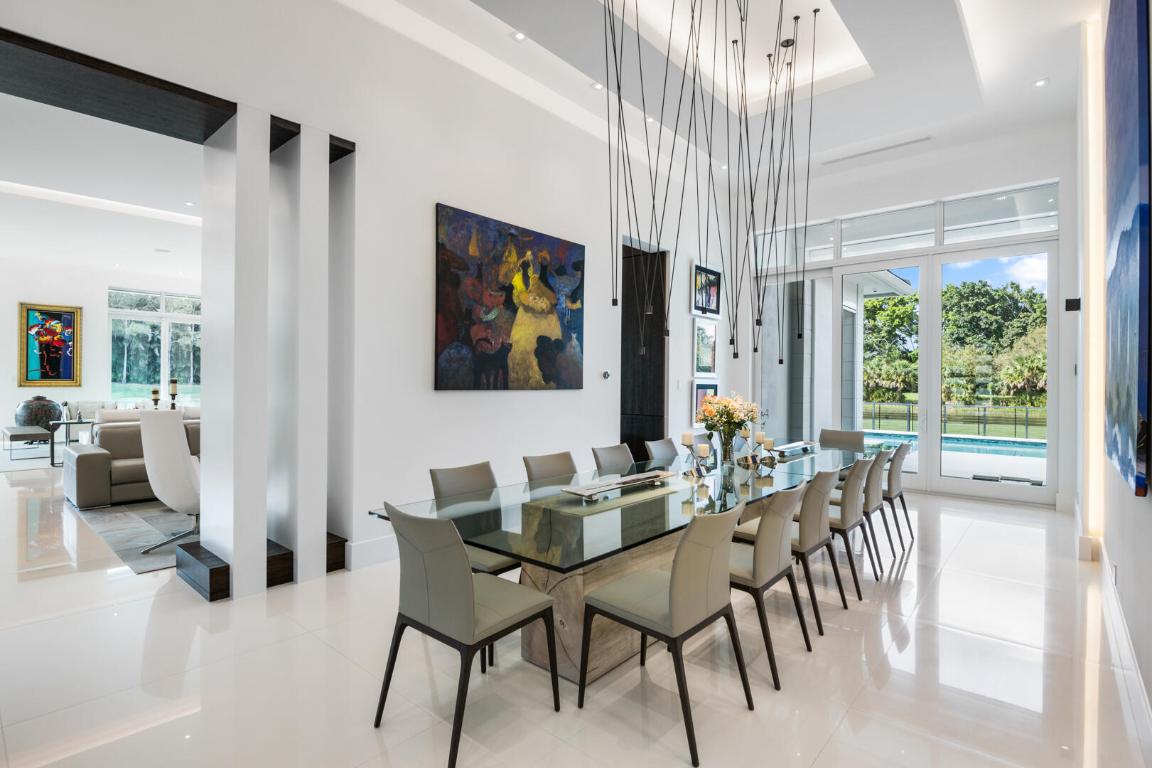 17106 Avenue Le Rivage