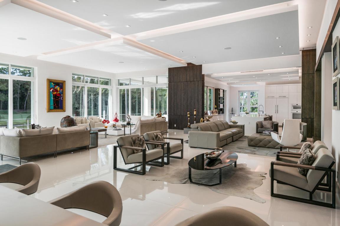 17106 Avenue Le Rivage