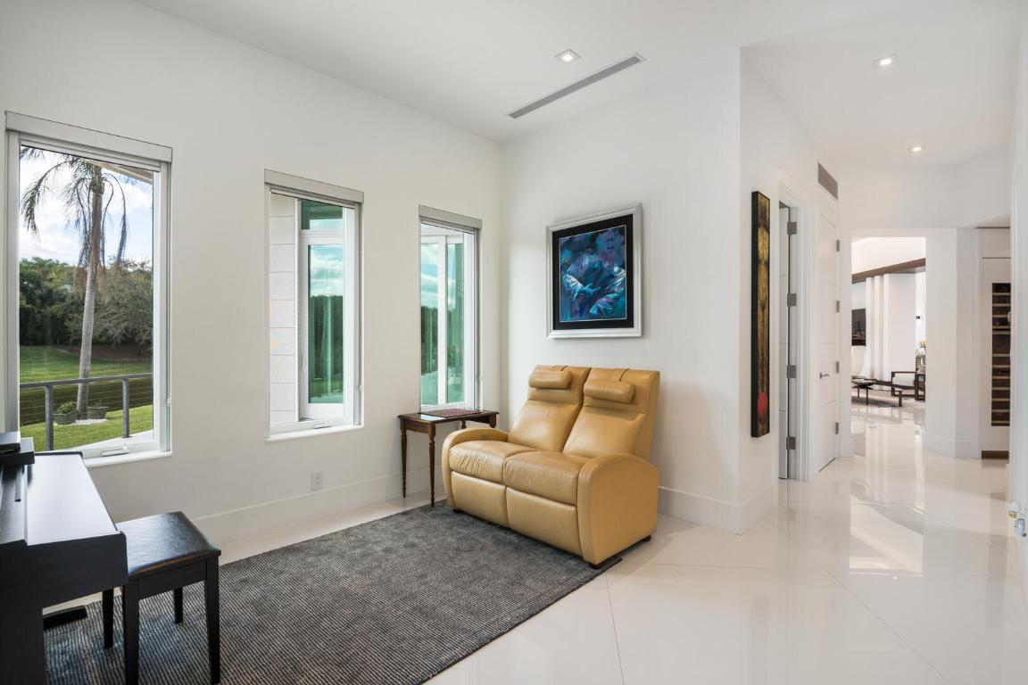 17106 Avenue Le Rivage