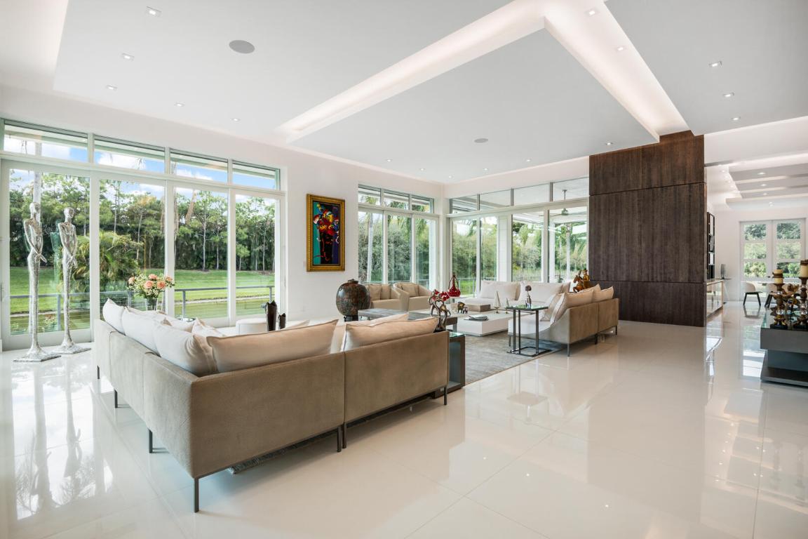 17106 Avenue Le Rivage