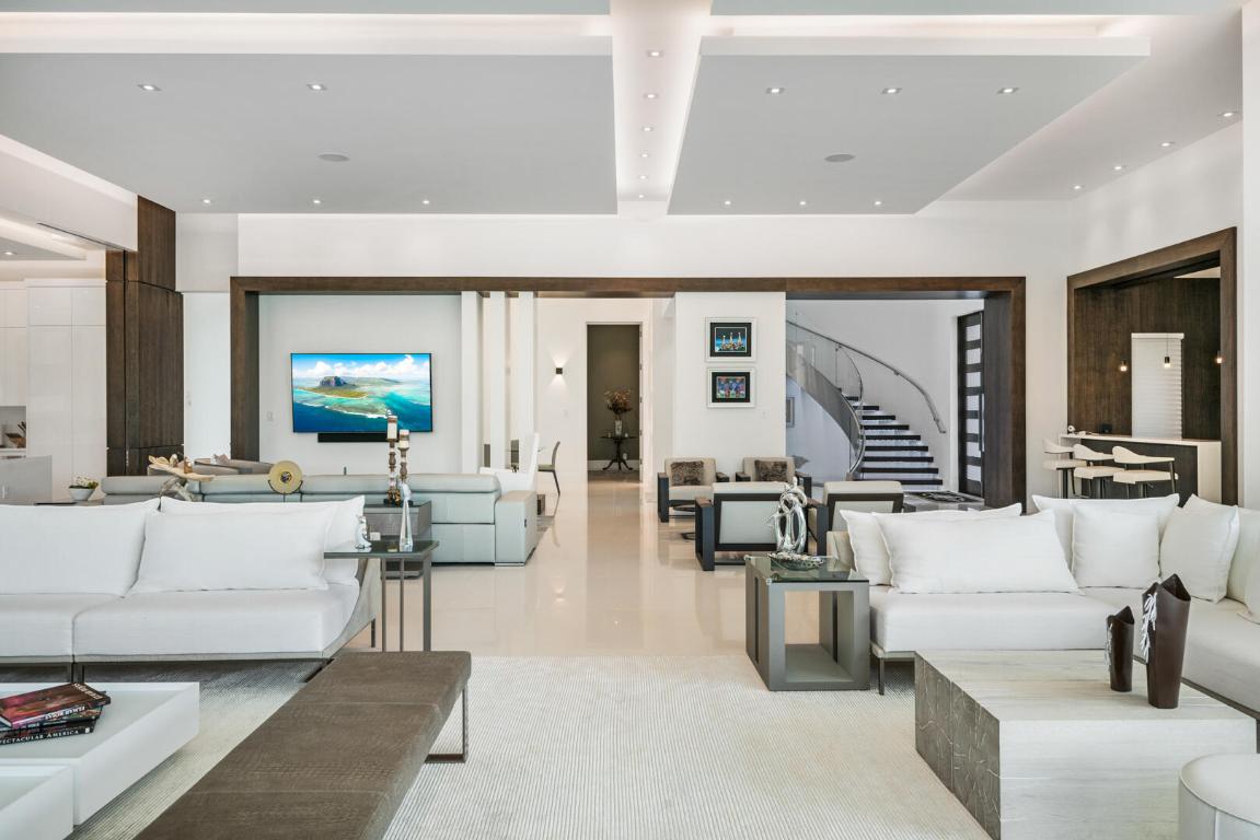 17106 Avenue Le Rivage