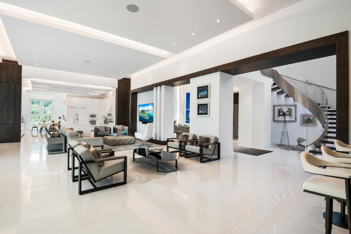 17106 Avenue Le Rivage