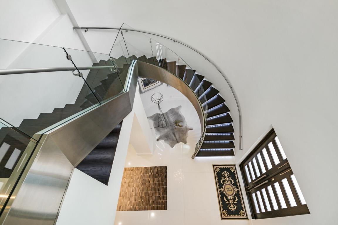 17106 Avenue Le Rivage