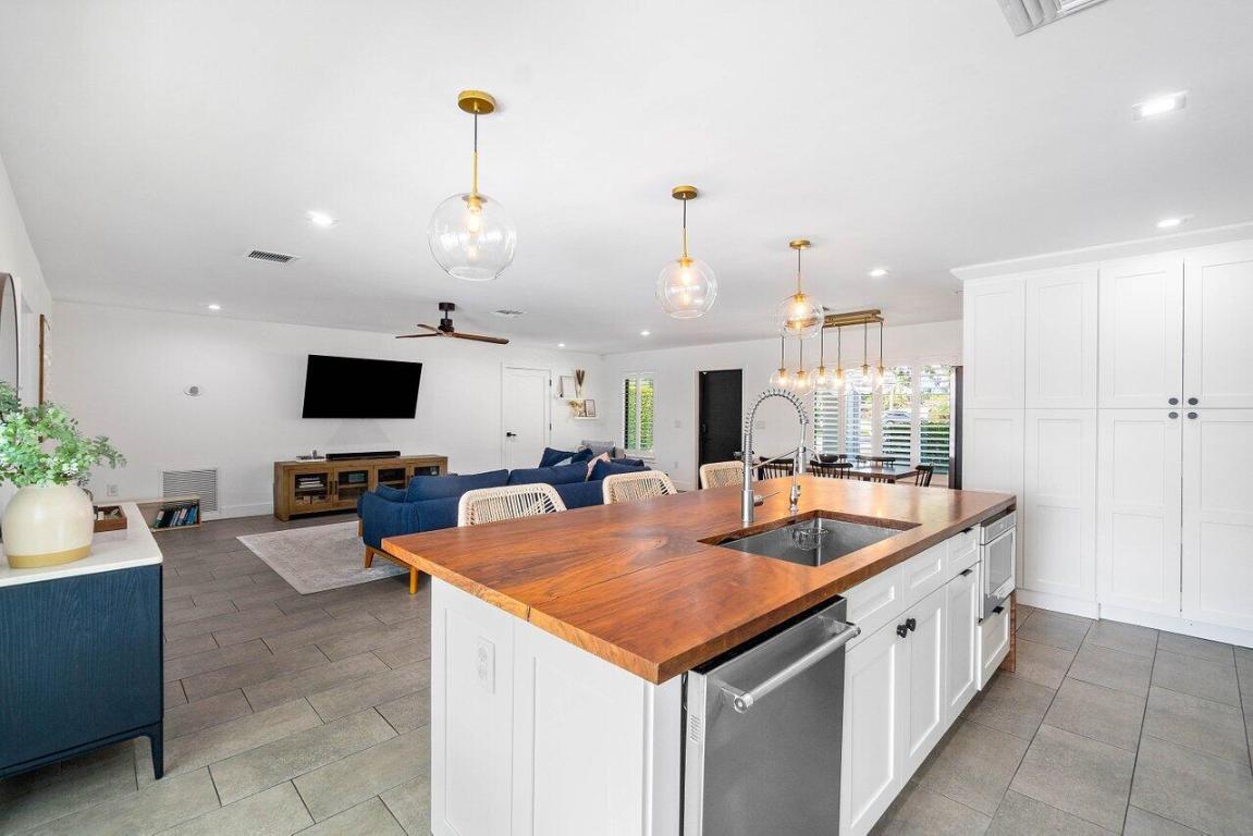 2310 NE 49th Street