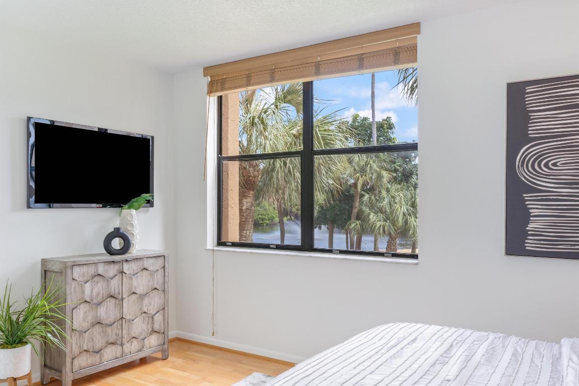 2455 Lindell Boulevard Unit: 3210