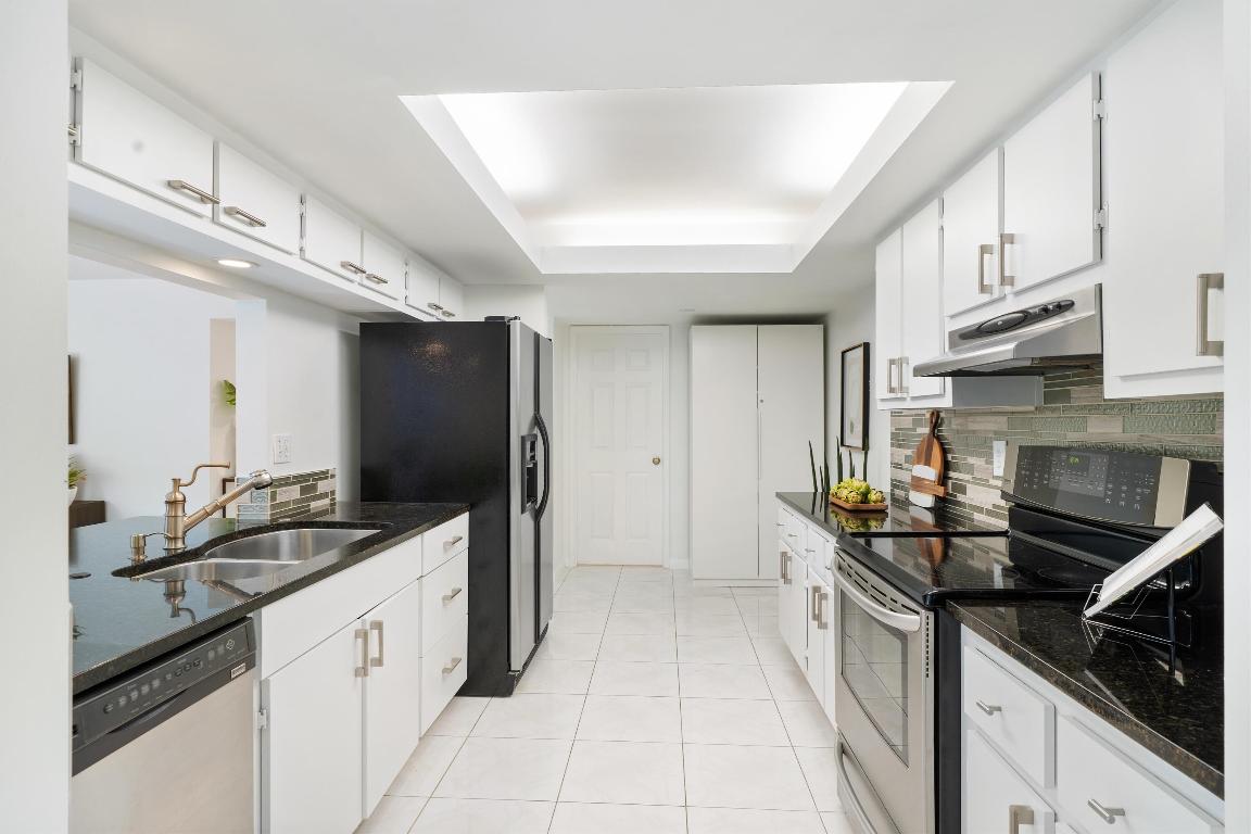 2455 Lindell Boulevard Unit: 3210