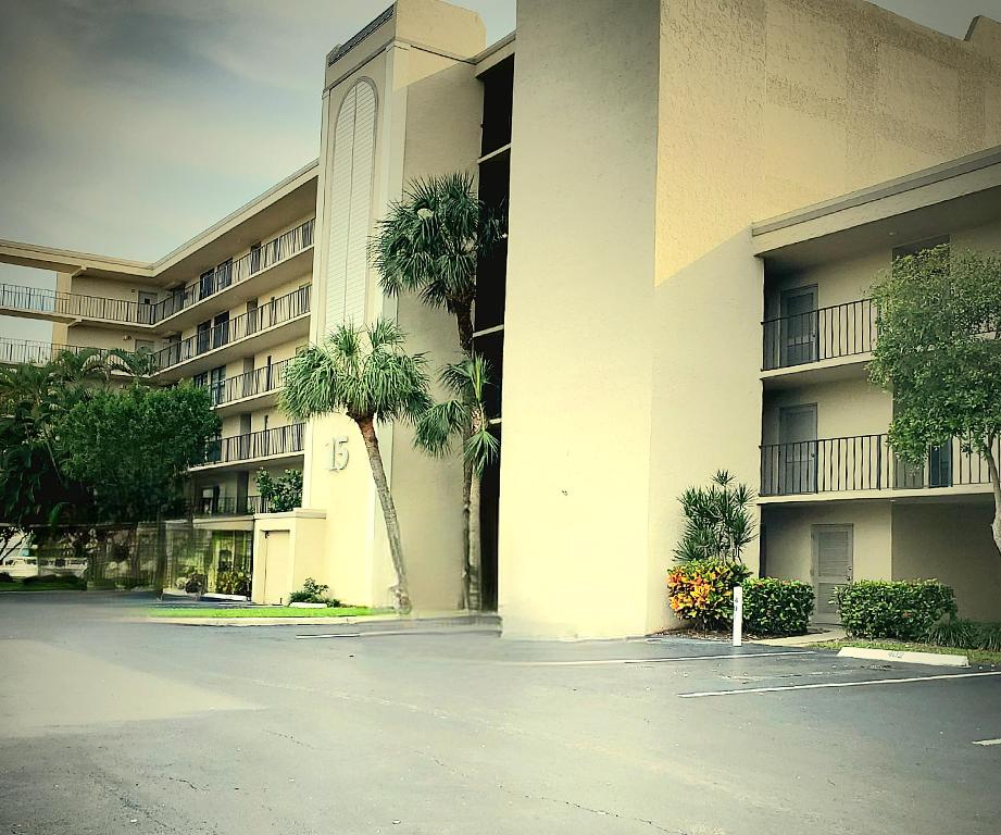 15 Royal Palm Way 5030, Boca Raton Unit: 5030