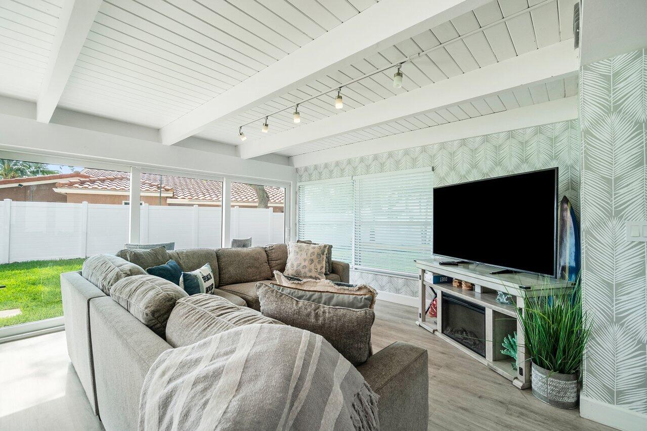 4850 NE 21st Terrace