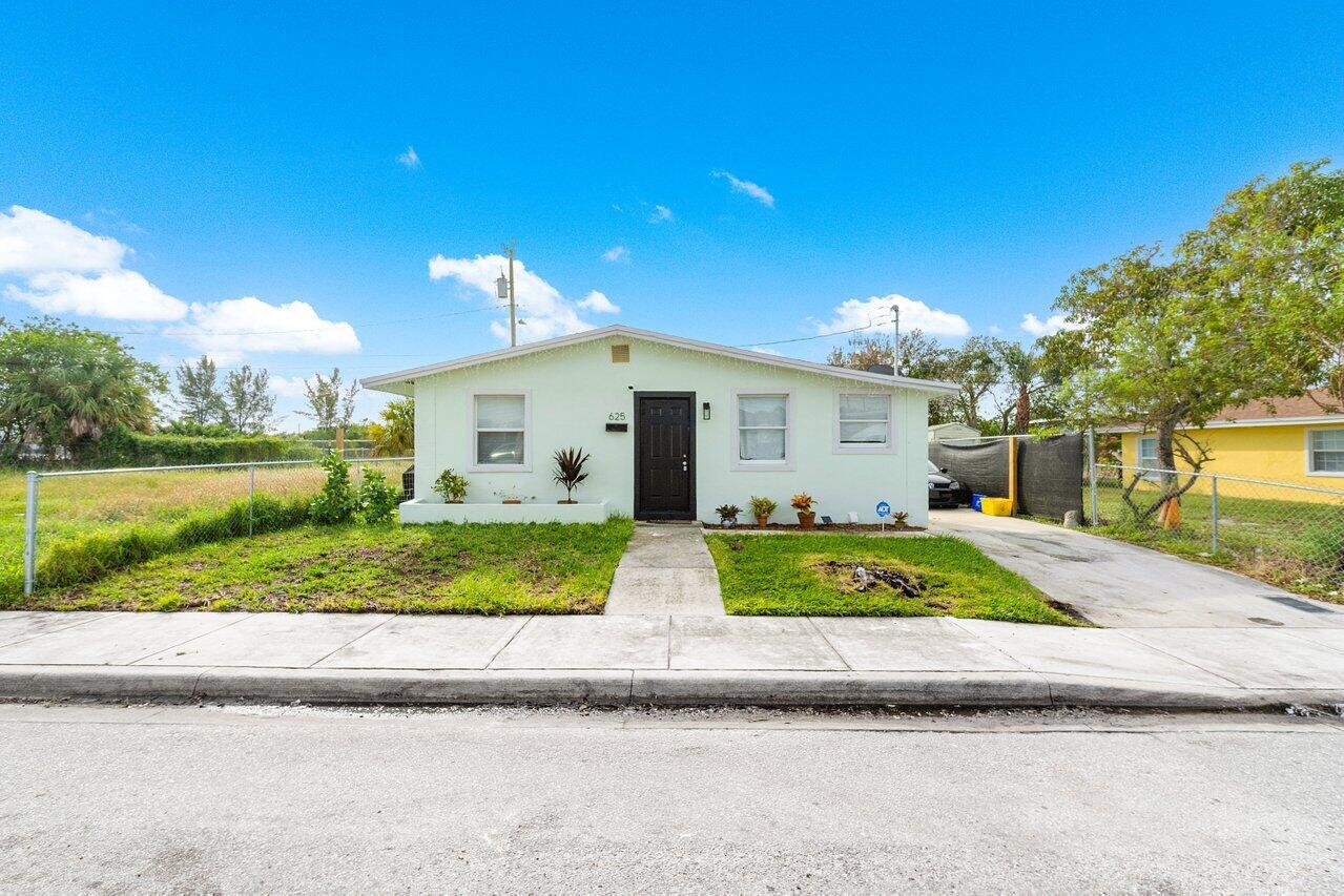 625 Latona Avenue Unit: 625