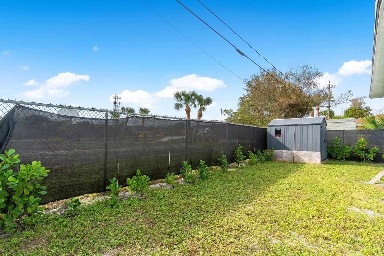 625 Latona Avenue Unit: 625