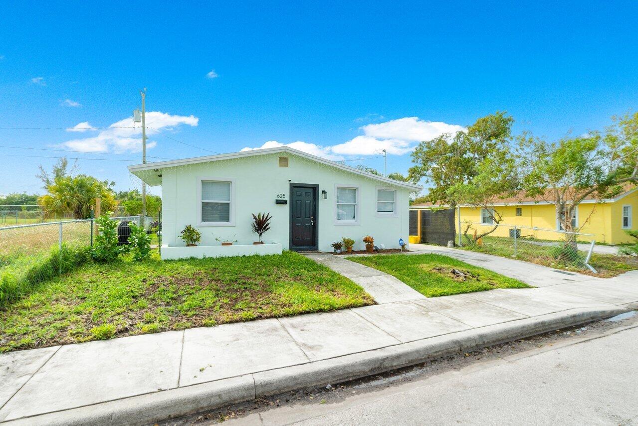 625 Latona Avenue Unit: 625