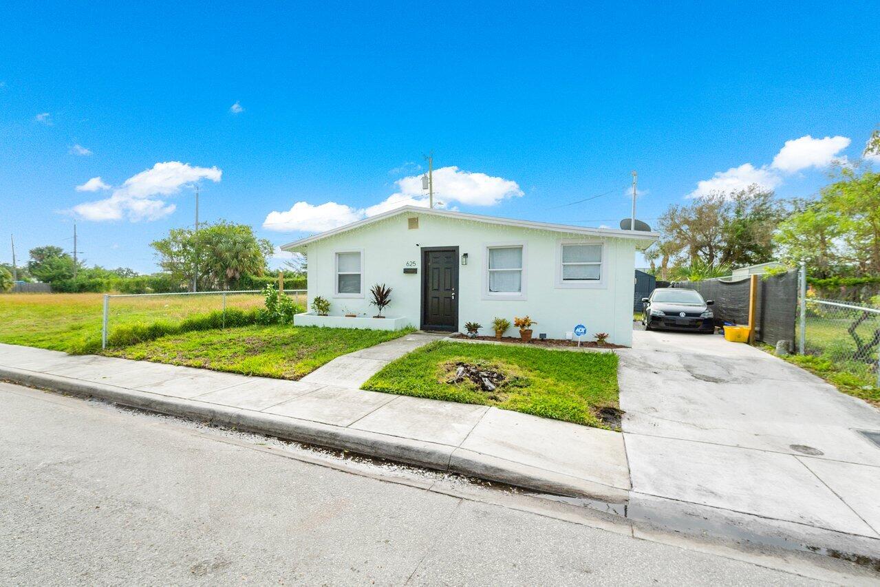 625 Latona Avenue Unit: 625