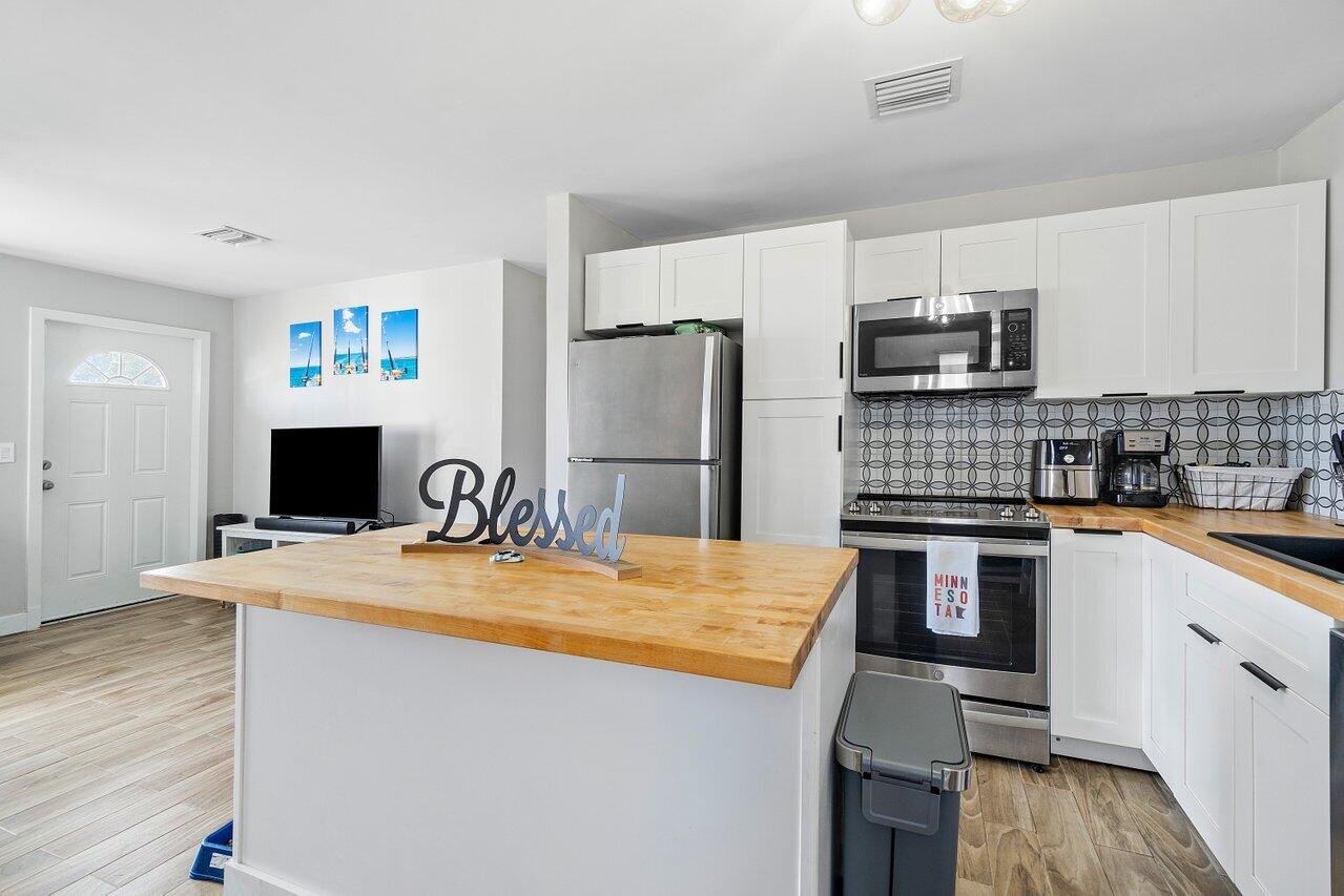 625 Latona Avenue Unit: 625