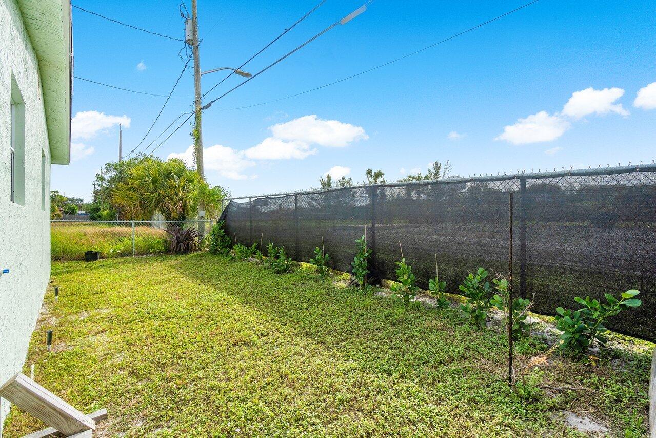 625 Latona Avenue Unit: 625