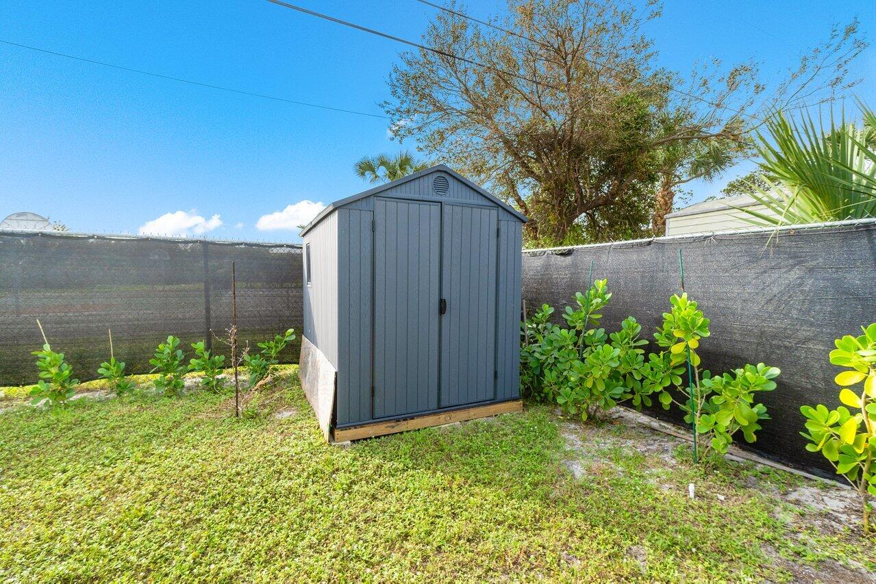 625 Latona Avenue Unit: 625