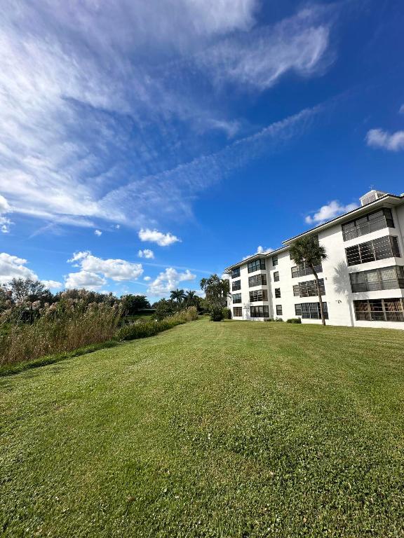 3630 Whitehall Drive 205, West Palm Beach Unit: 205