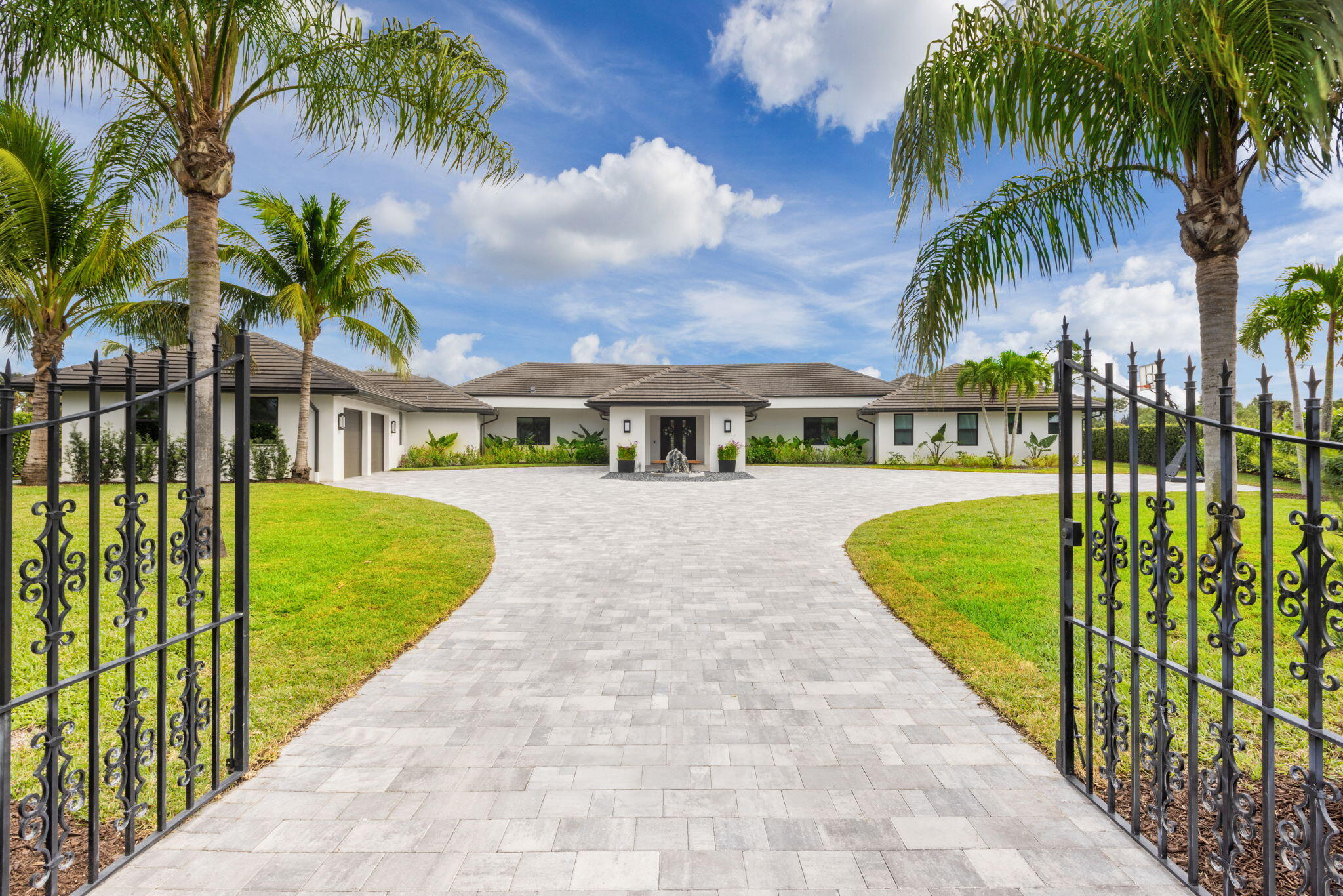 600 Atlantis Estates Way, Atlantis