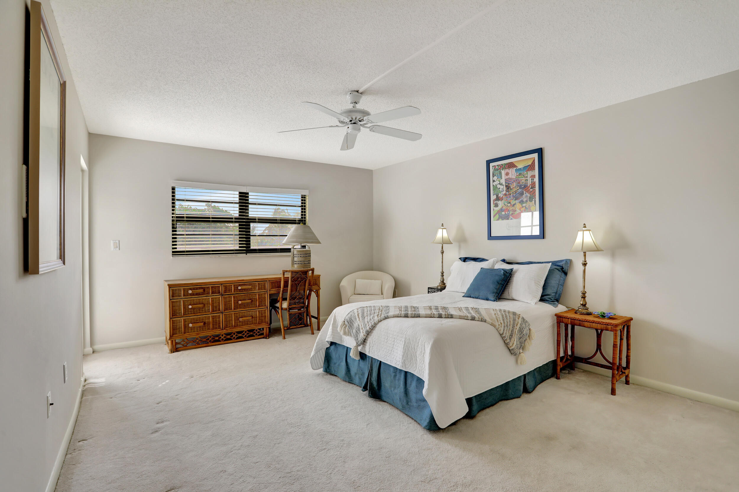 1222 Hillsboro Mile Unit: 17