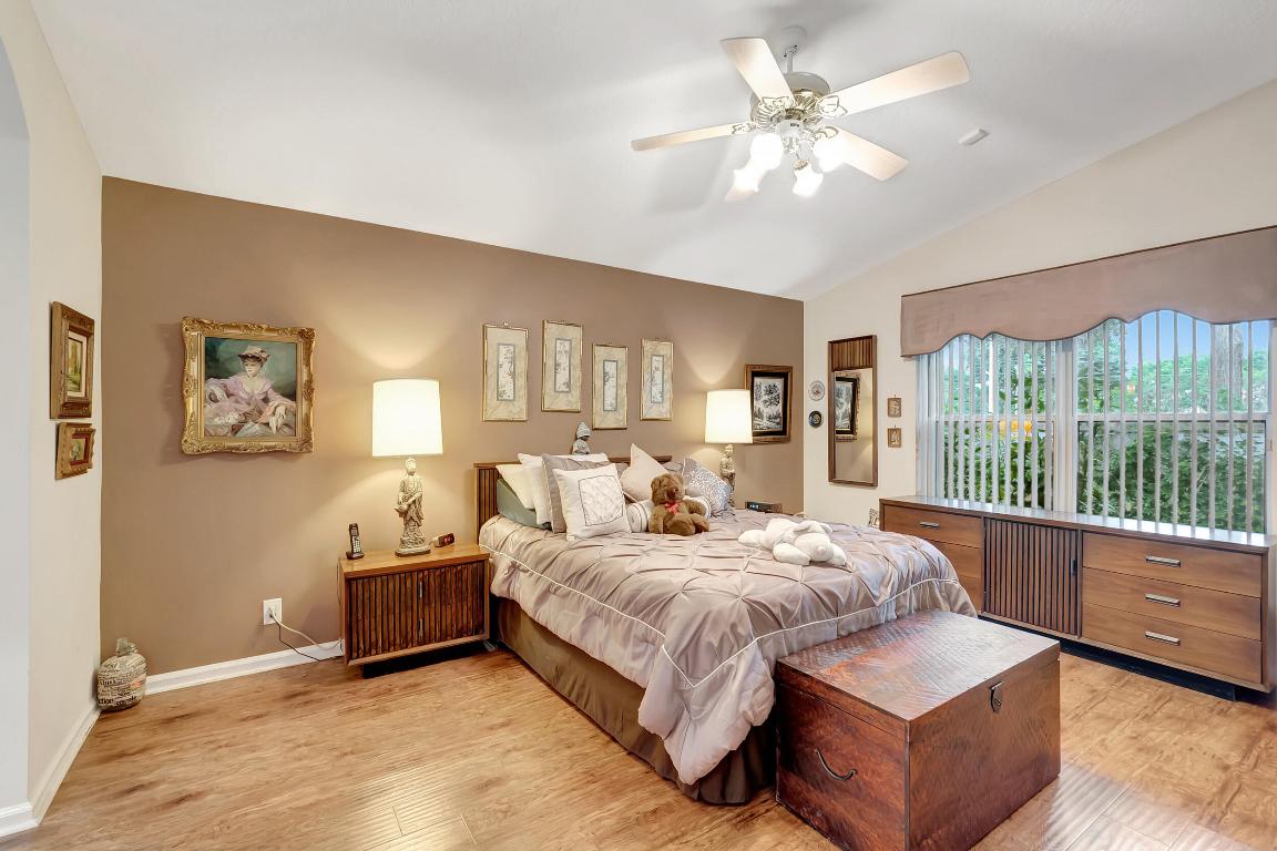 5820 Seashell Terrace