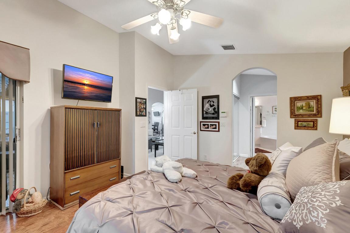 5820 Seashell Terrace