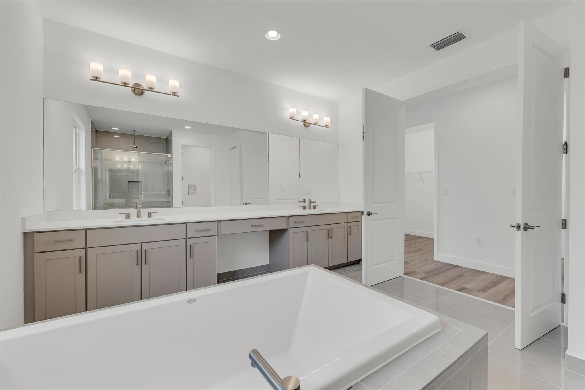 1407 Thistle Place