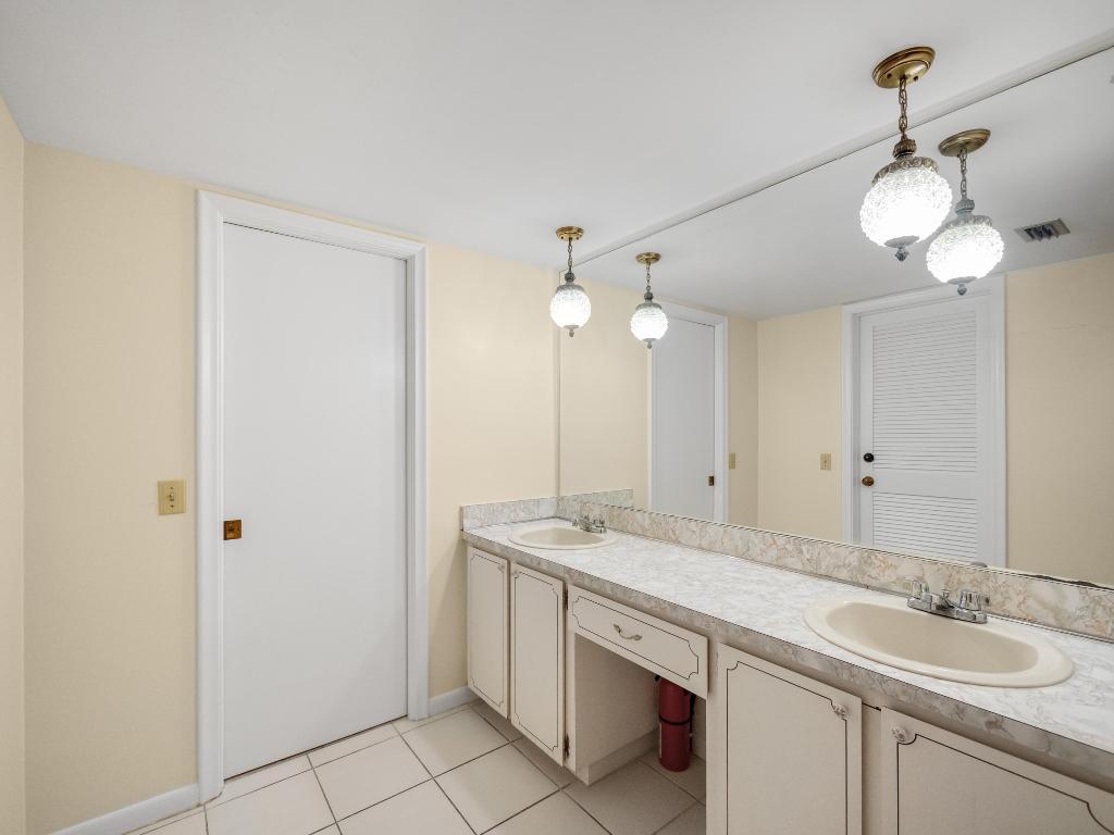 236 Gleneagles Drive, Atlantis