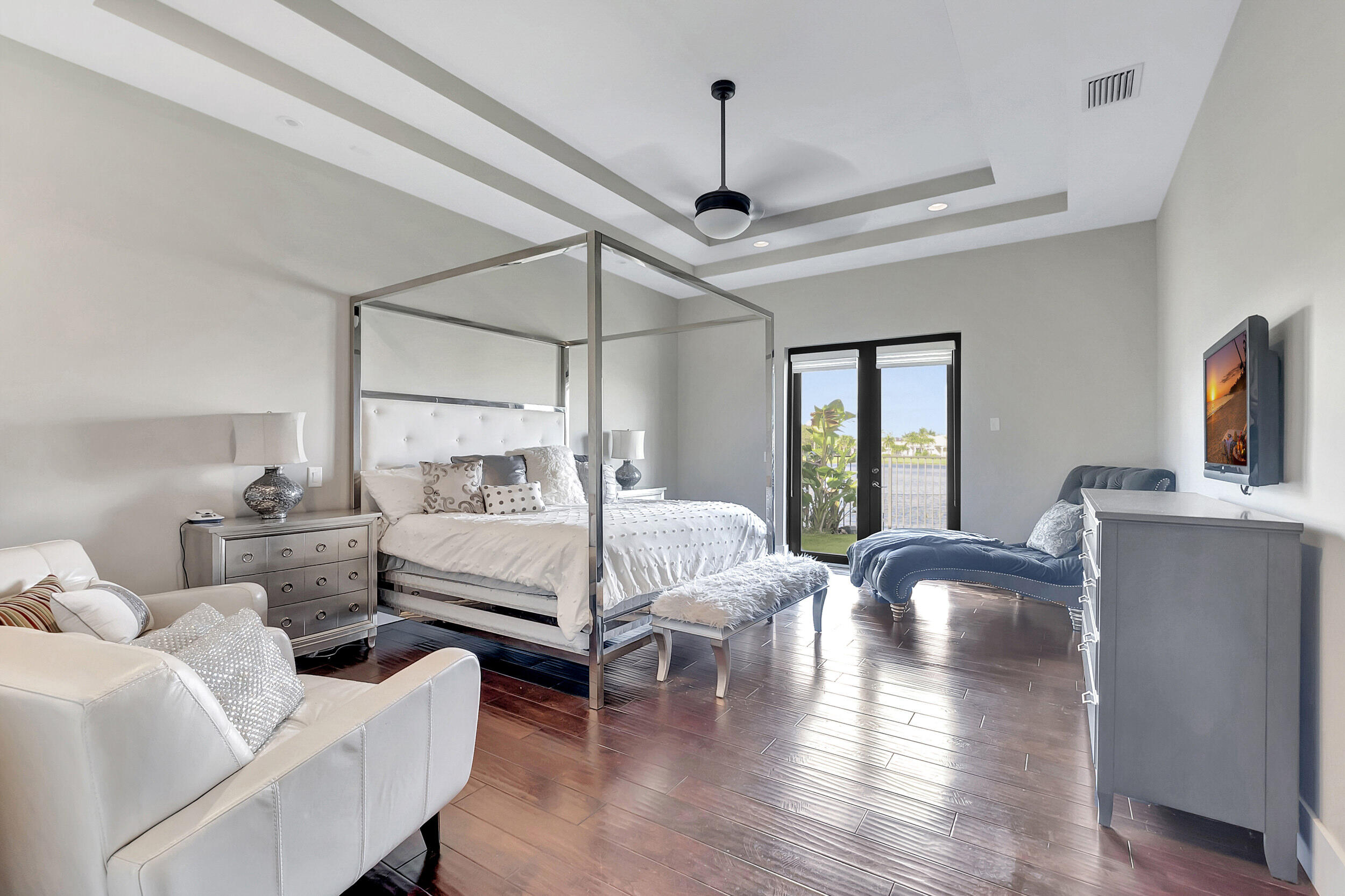 17979 Lake Azure Way