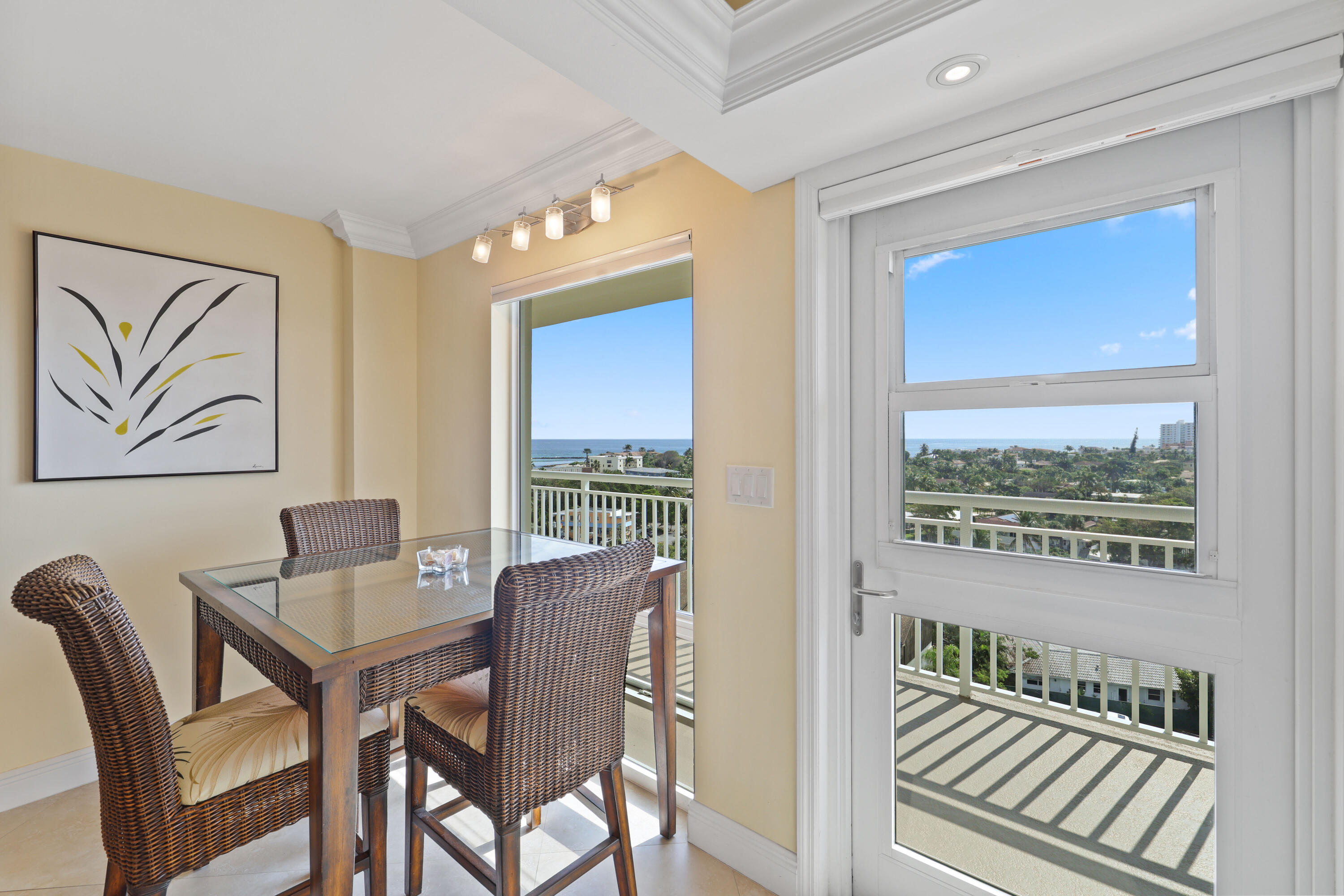 2611 N Riverside Drive Unit: 1006