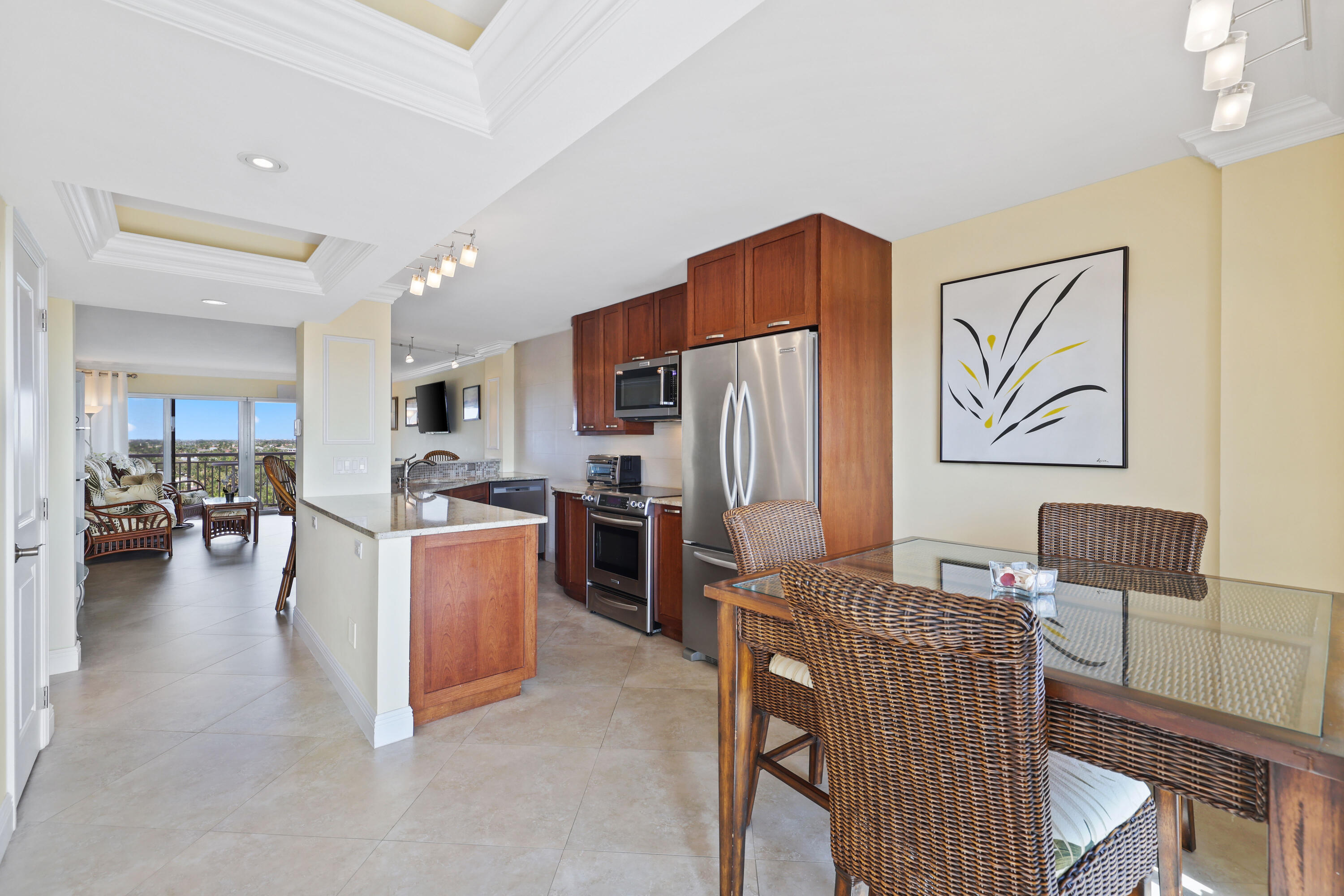 2611 N Riverside Drive Unit: 1006