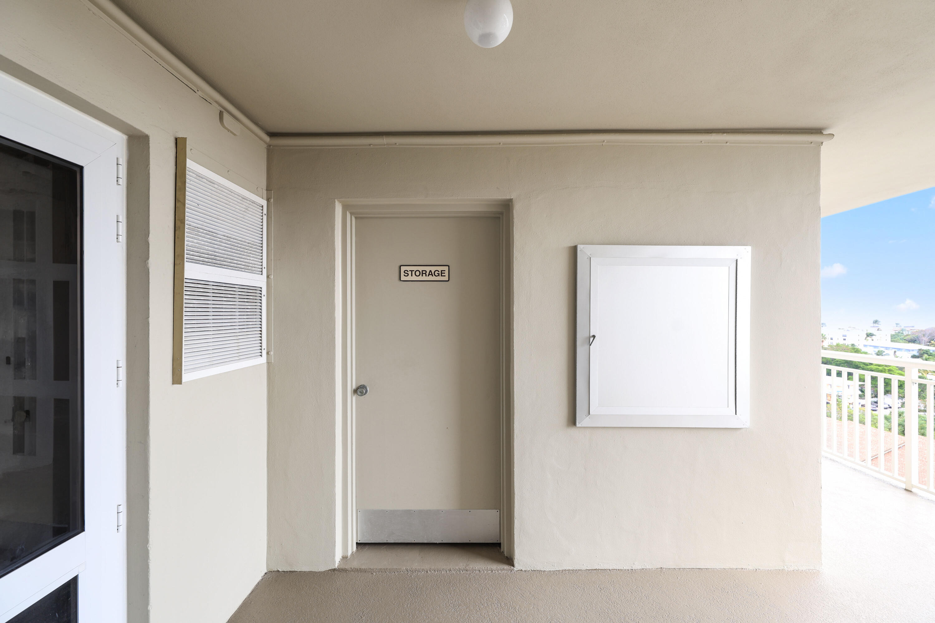 2611 N Riverside Drive Unit: 1006