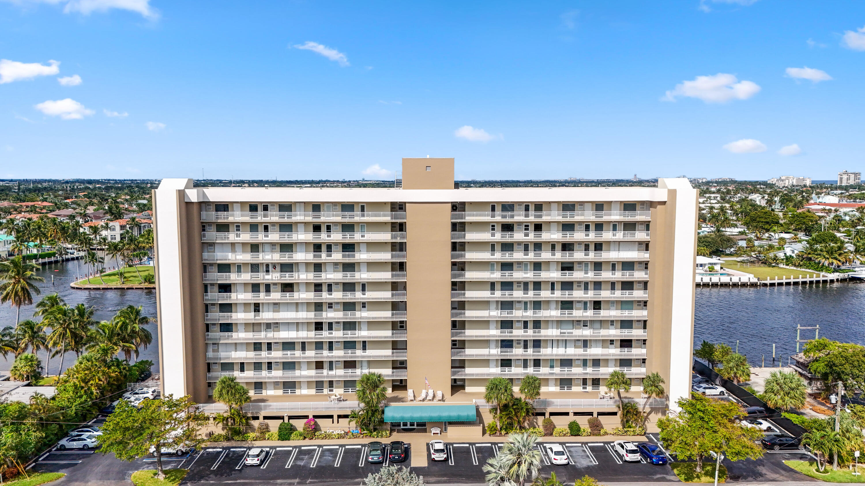 2611 N Riverside Drive Unit: 1006