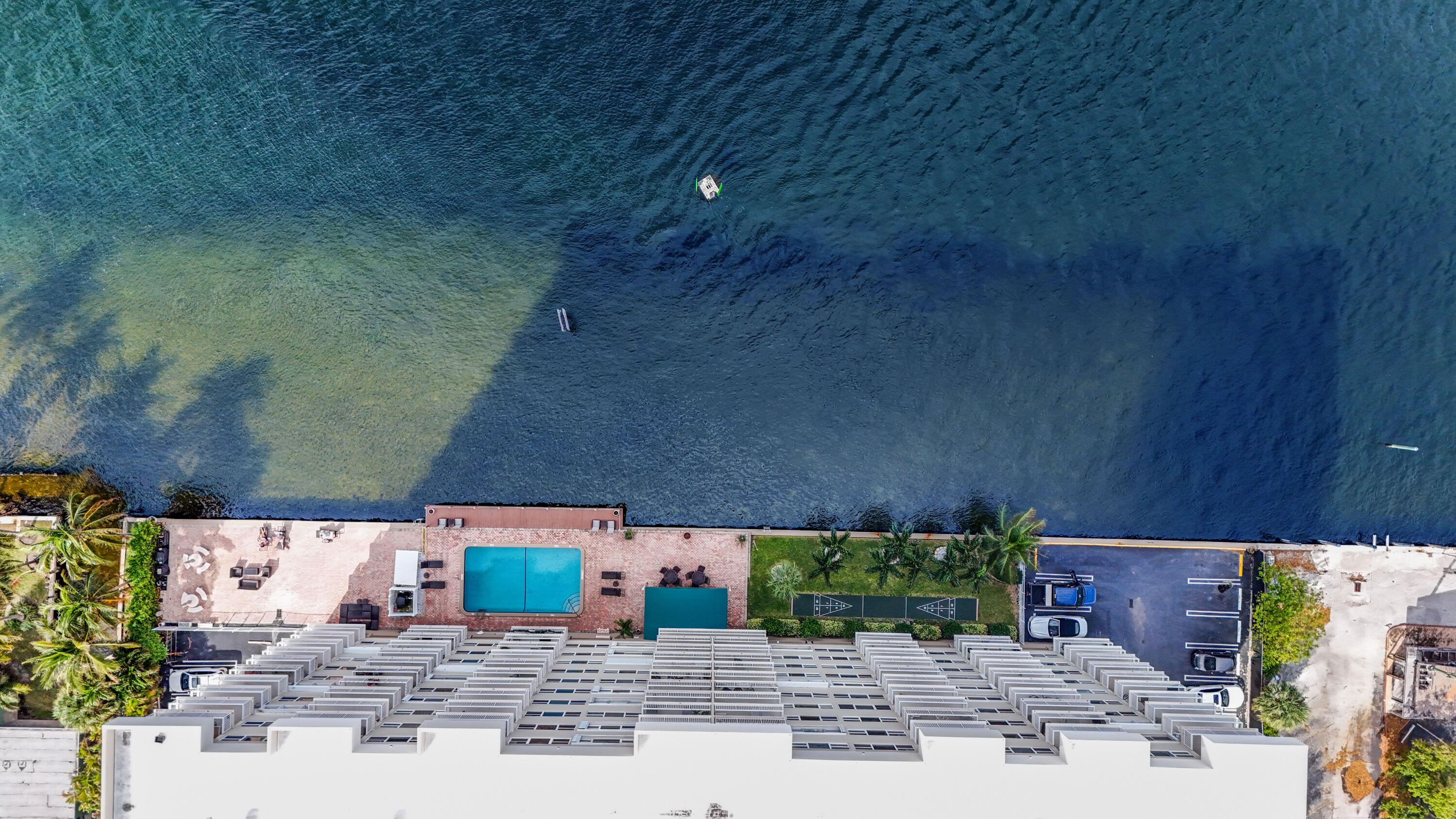 2611 N Riverside Drive Unit: 1006