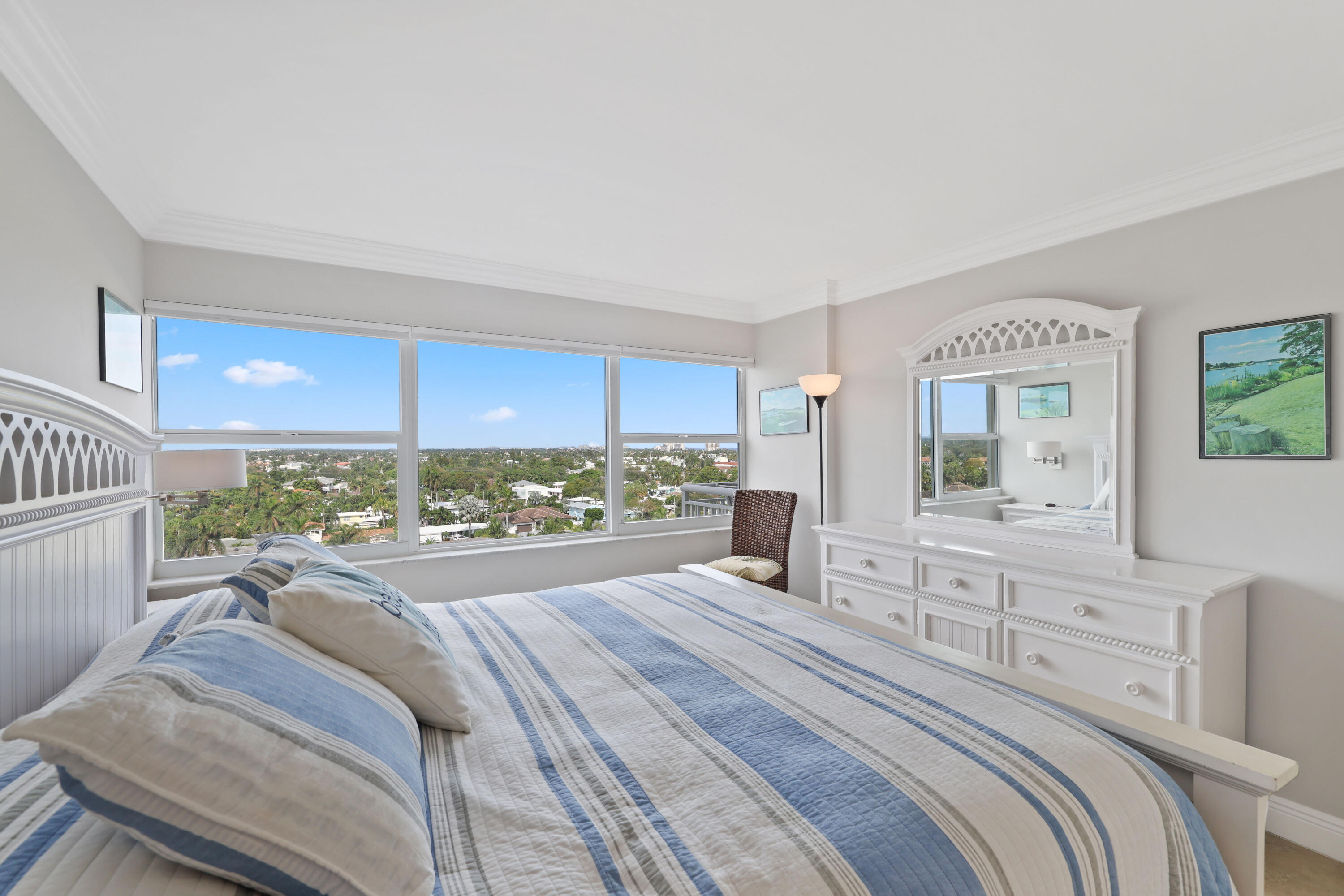 2611 N Riverside Drive Unit: 1006