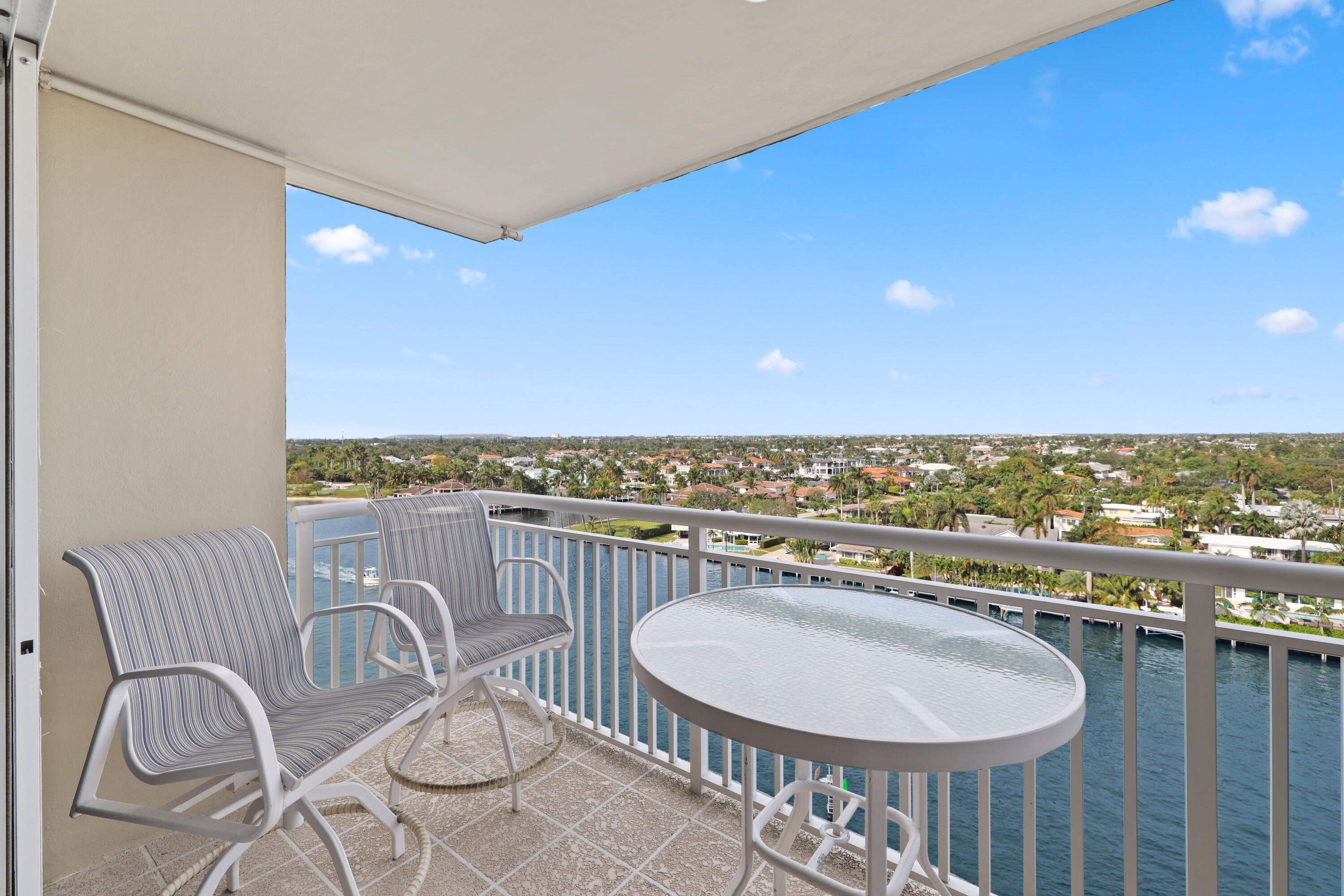 2611 N Riverside Drive Unit: 1006