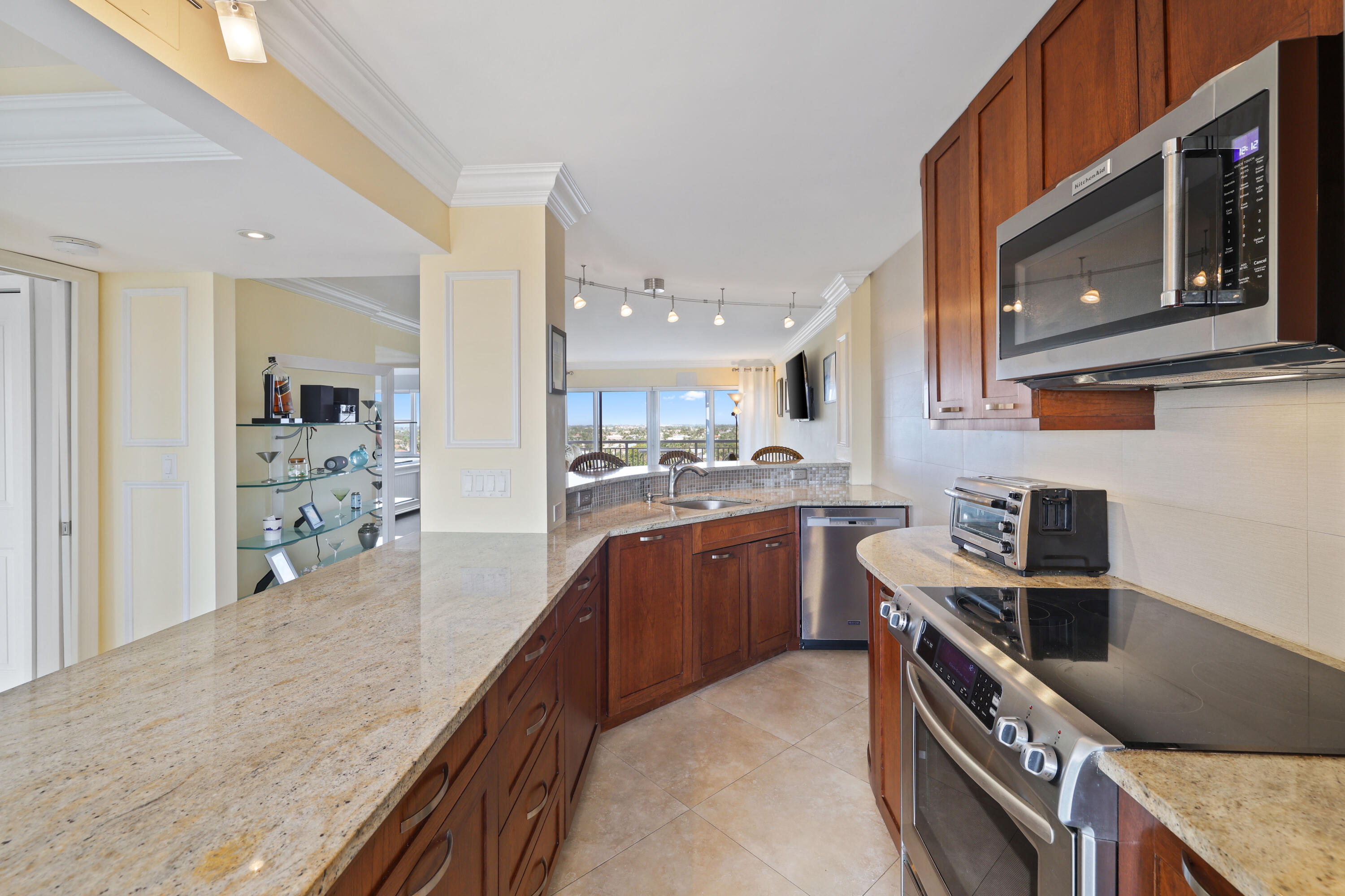 2611 N Riverside Drive Unit: 1006