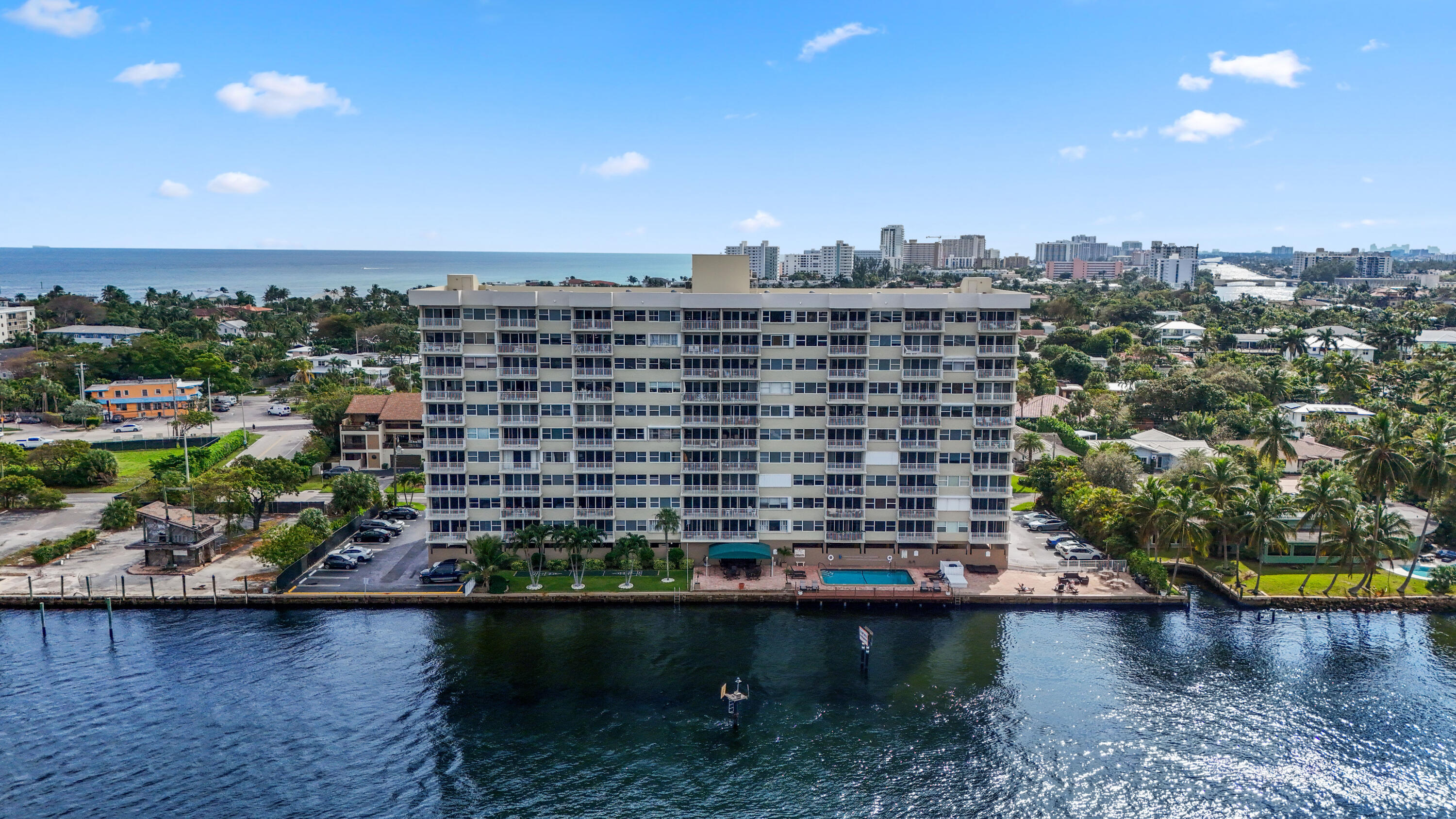 2611 N Riverside Drive Unit: 1006