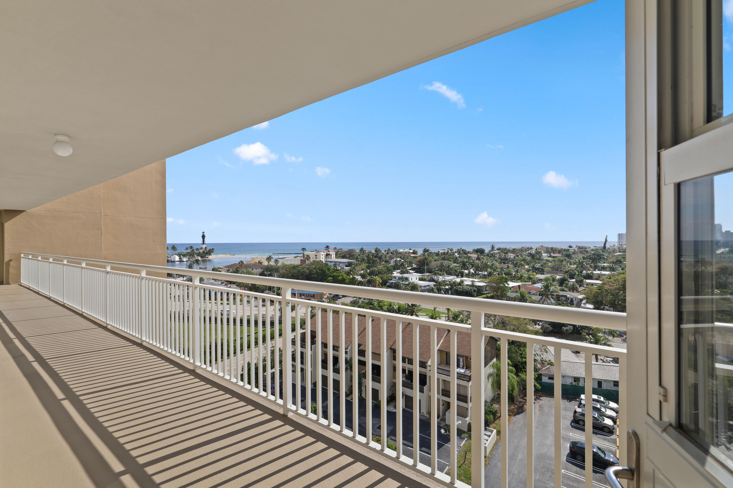 2611 N Riverside Drive Unit: 1006