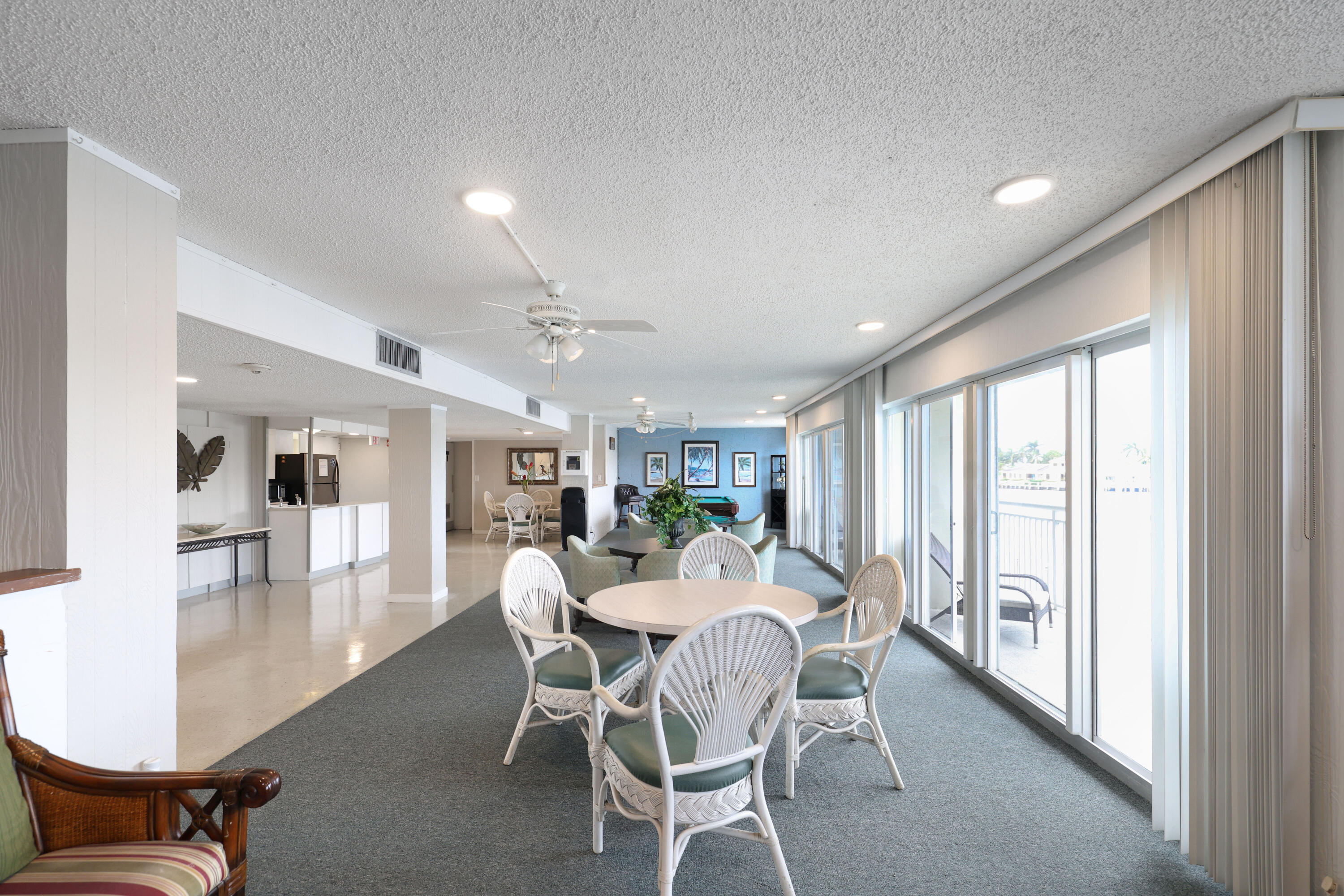 2611 N Riverside Drive Unit: 1006