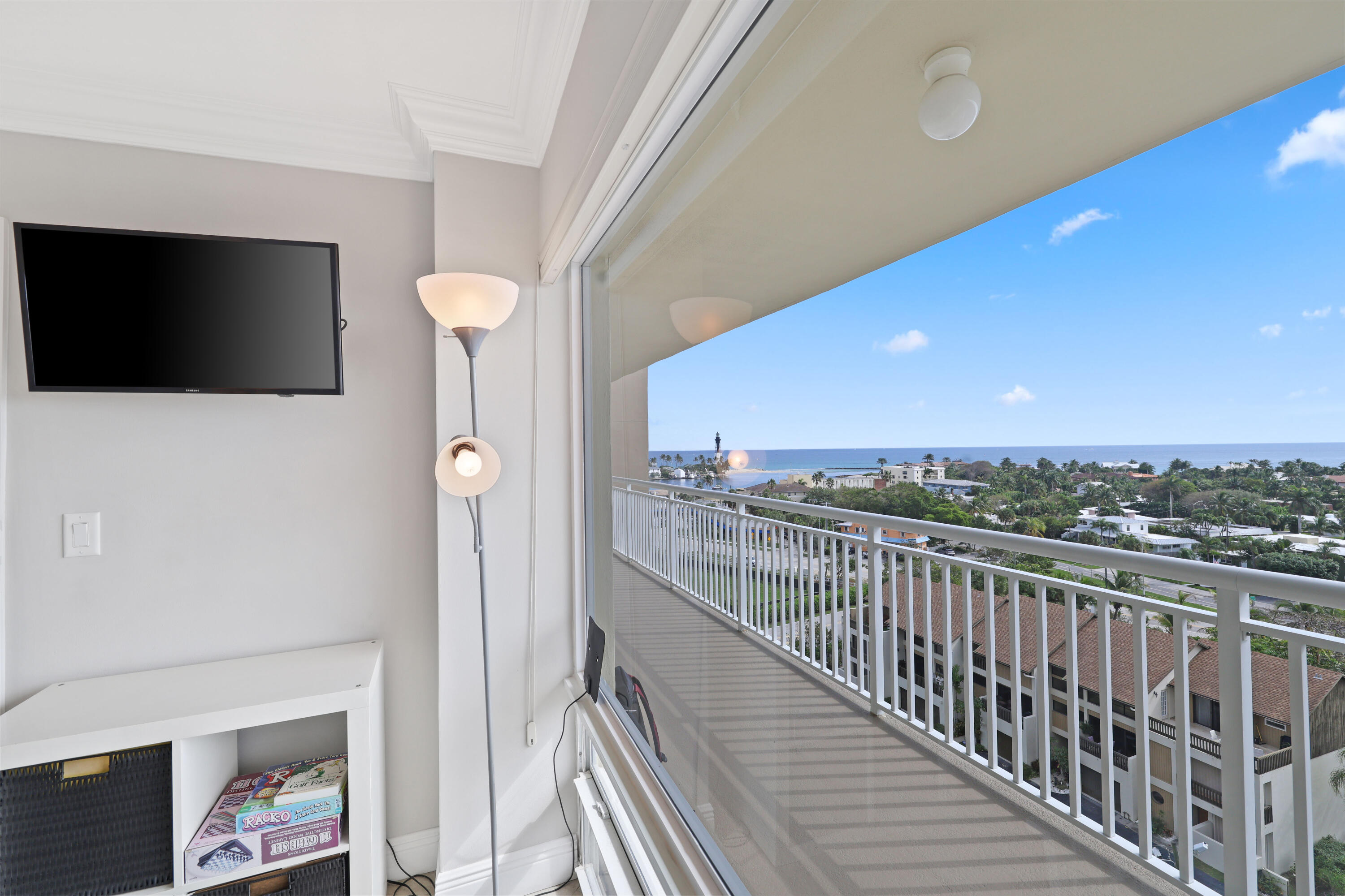 2611 N Riverside Drive Unit: 1006