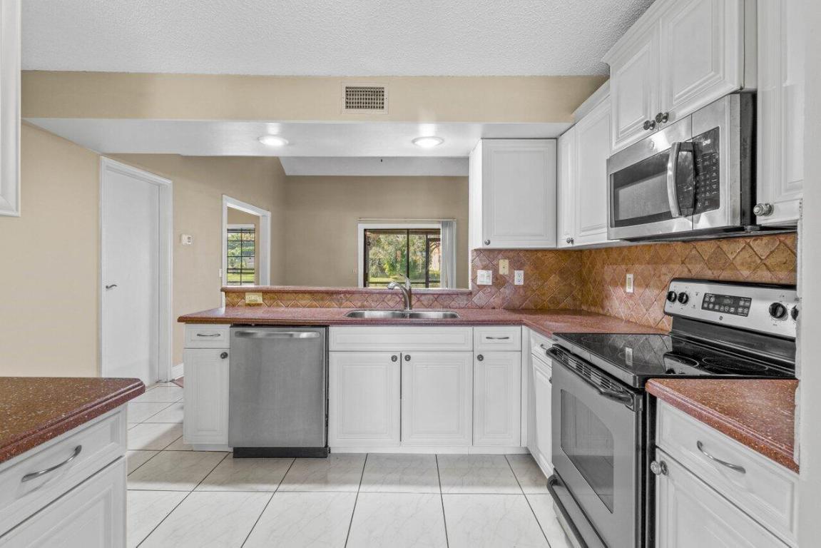 10296 Riverbend Ter Terrace