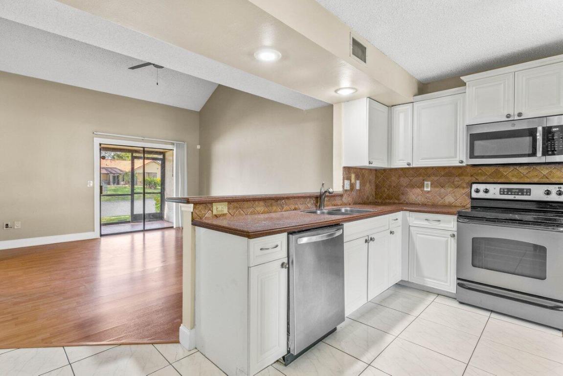 10296 Riverbend Ter Terrace