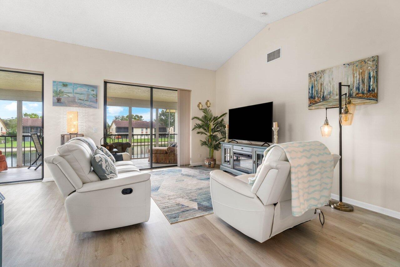 10279 N Circle Lake Drive Unit: 201