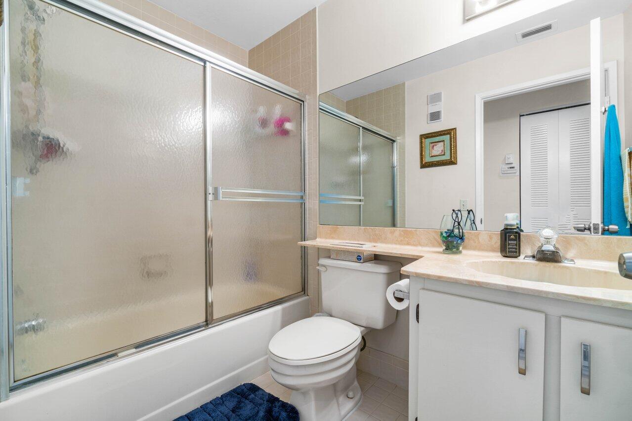 10279 N Circle Lake Drive Unit: 201