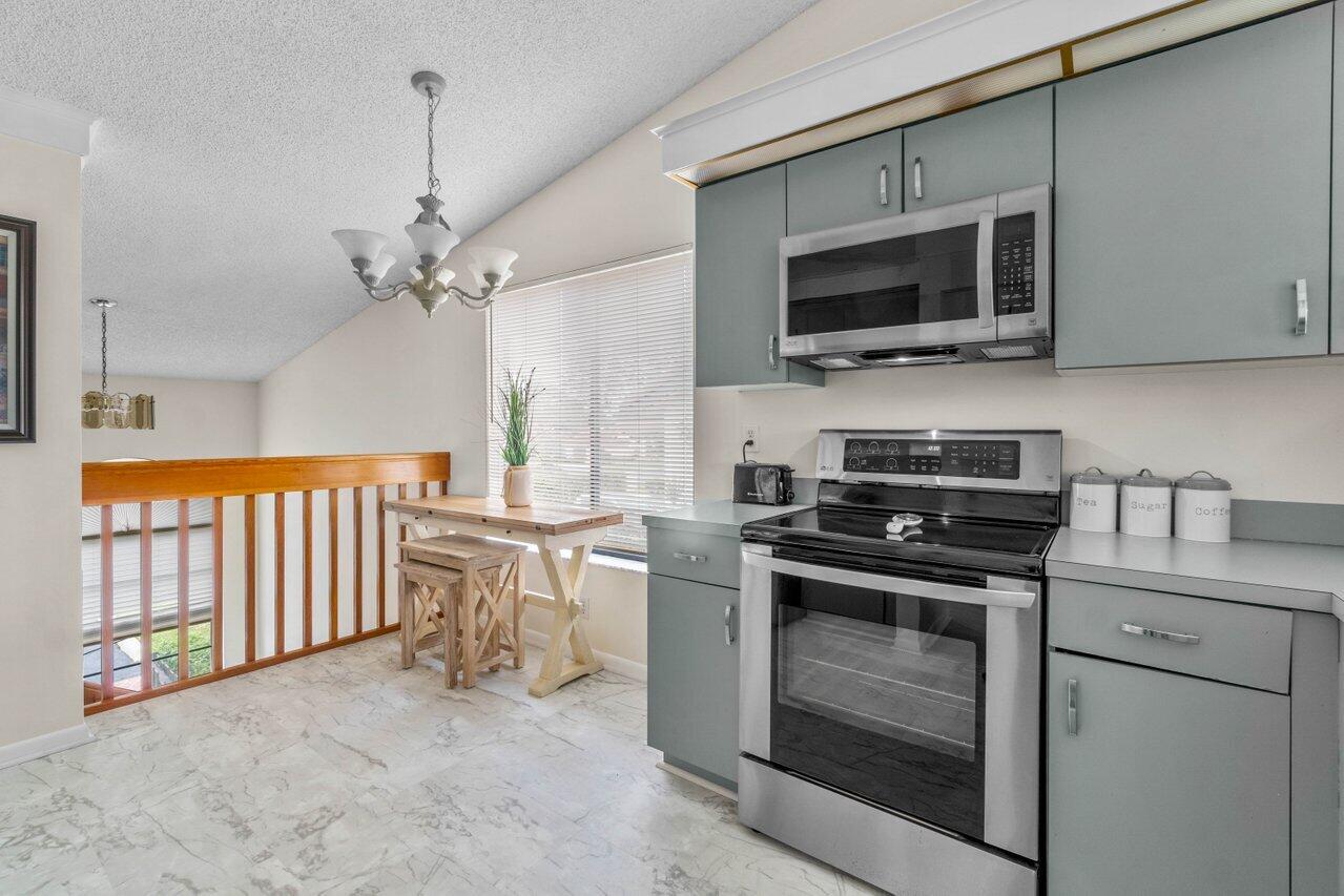 10279 N Circle Lake Drive Unit: 201