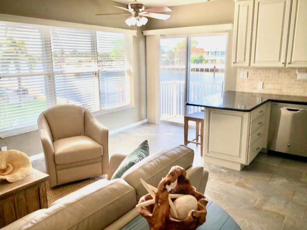 615 S Riverside Drive Unit: 10