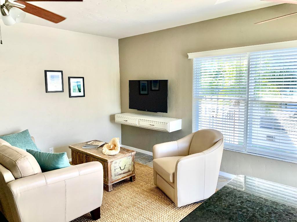 615 S Riverside Drive Unit: 10