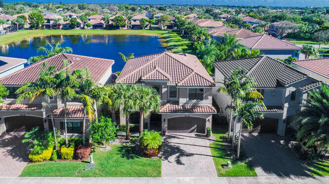 13822 Moss Agate Avenue