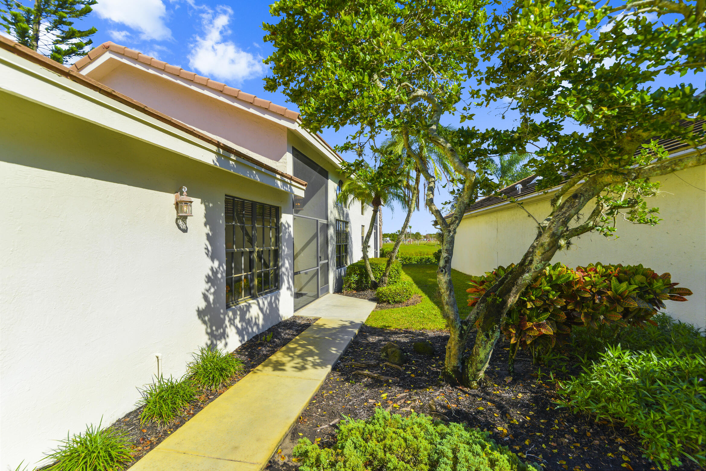 475 Sherwood Forest Drive