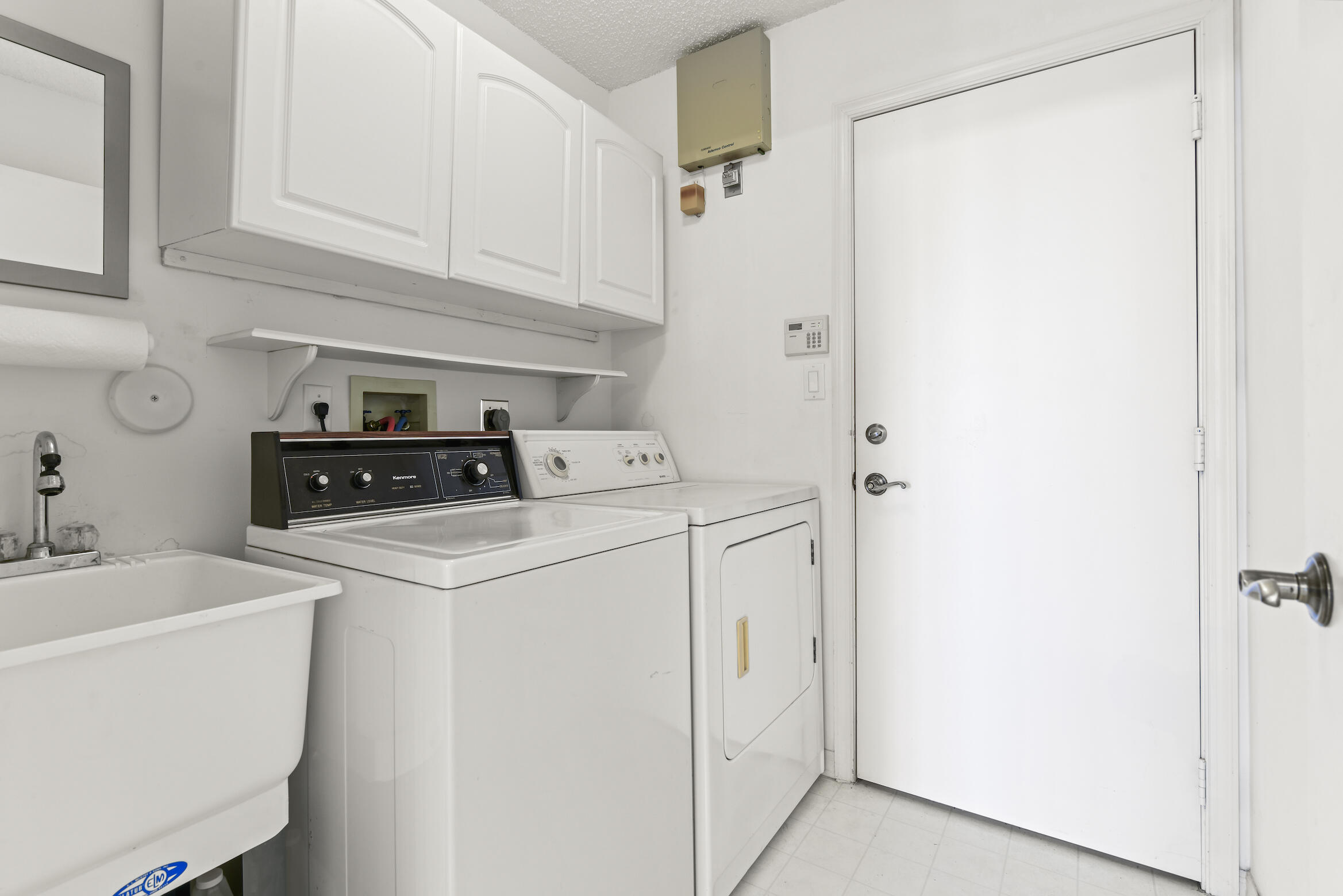 475 Sherwood Forest Drive